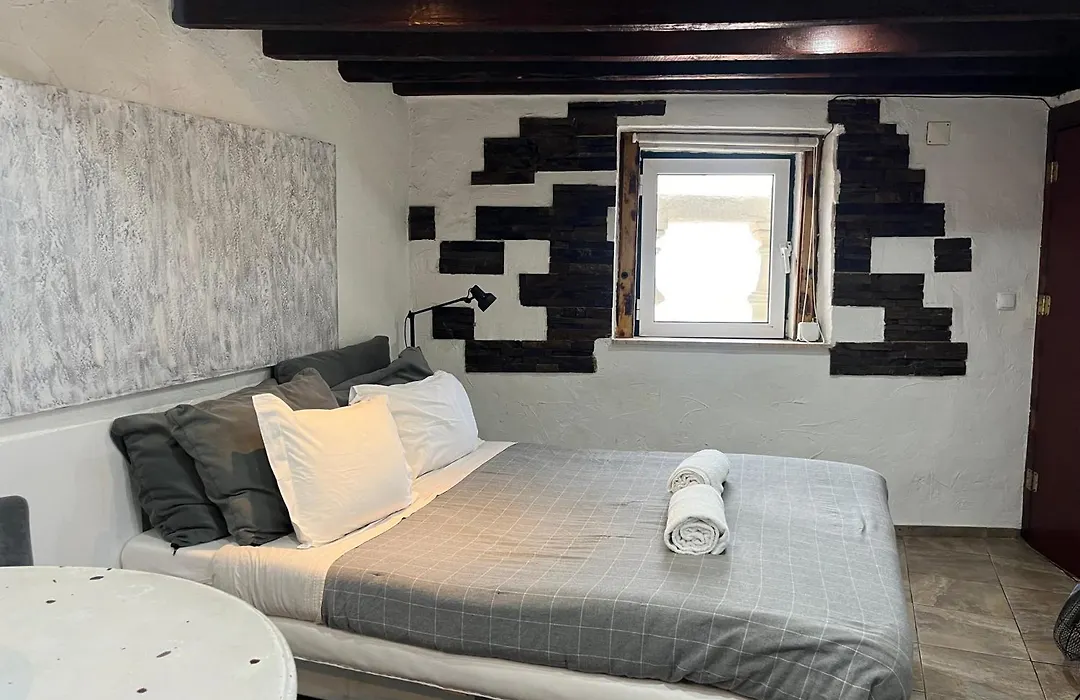 Very Charming Apartment Overlooking S Jorge Castel-1