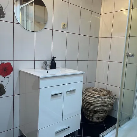 Very Charming Apartment Overlooking S Jorge Castel-3